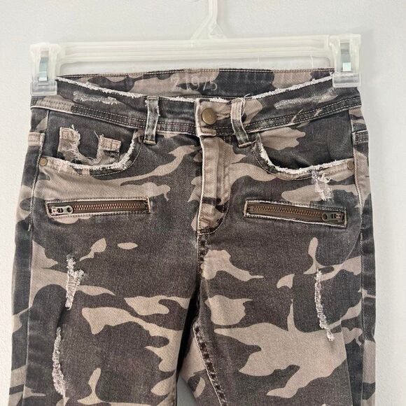 Zara Basic Z1975 Denim Camo Jeans/Raw Hem/Distressed Size 4 - Picture 2 of 5